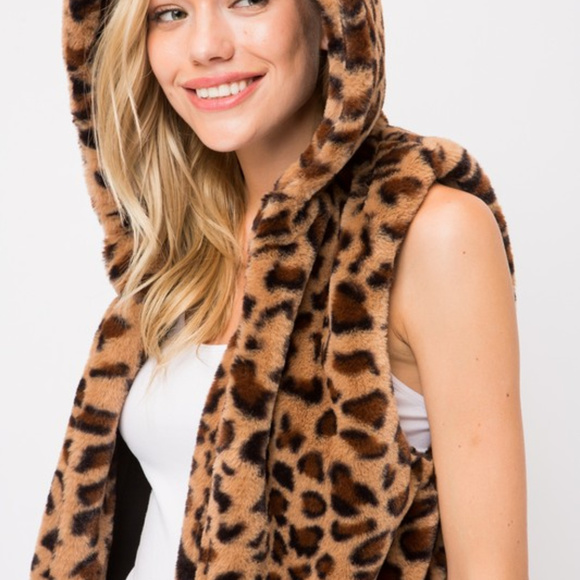 Sleeveless Leopard Vest with Hood - Picture 8 of 8